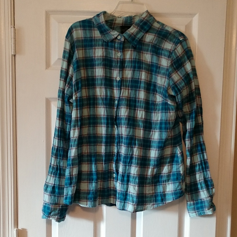 Women's Long sleeve button down shirt